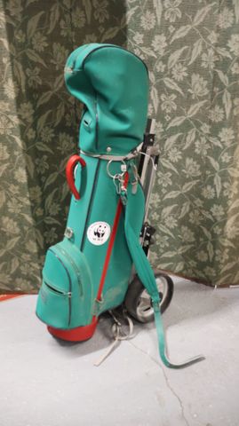 LACOSTE : sac de golf garni de clubs
