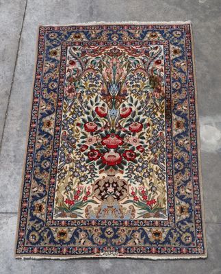 IRAN Fin Ispahan Forme prière En laine et soie Champ ivoire …