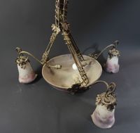 Lustre en pâte de verre à 3 tulipes blanc et mauve. (photo 2)
