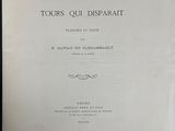 gros plan d'un livre sur une table avec un fond noir