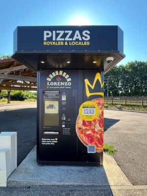 un stand de pizzas au bord de la route