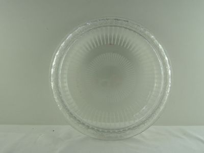 une plaque de verre transparent ornée d'un motif circulaire