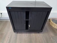 T56: Mobilier de bureau comprenant : 2 bureaux avec retour, … (photo 5)