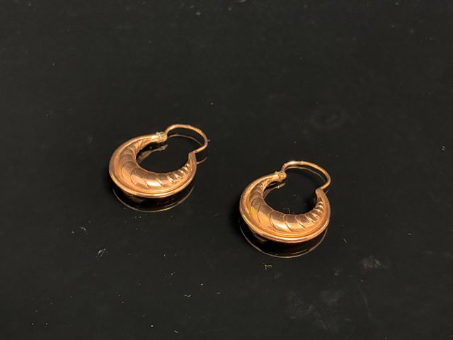 Paire de petites créoles en or 18 carats 750 millièmes. PB : 2,05...