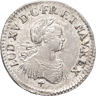 une pièce en argent représentant une femme portant une coiffe