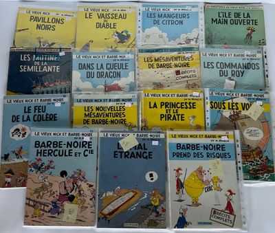un grand nombre de livres posés sur une table blanche