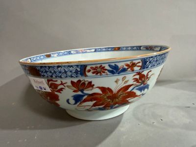 Compagnie des Indes Grande coupe en porcealien de Chine (fêl…