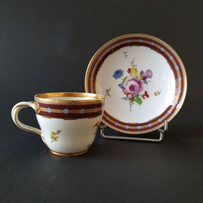 MEISSEN, vers 1780 Tasse et sa soucoupe en porcelaine à déco… - Photo 1