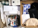 une boîte contenant de nombreux objets