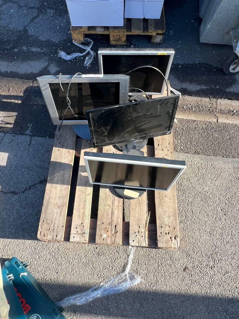 Lot de 4 écrans PC (fonctionnels).