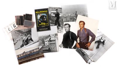 plusieurs photos en noir et blanc d'un homme en costume-cravate