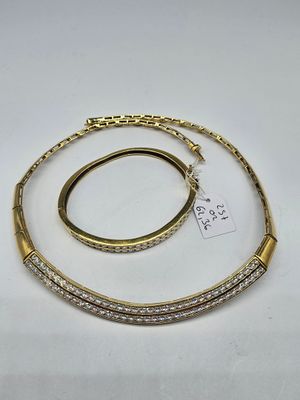 deux bracelets en or et un bracelet serti de diamants