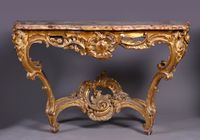 Console en bois sculpté et doré. (photo 2)