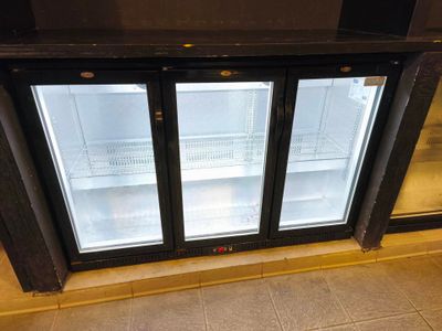 a picture of a refrigerated refrigerator in a store