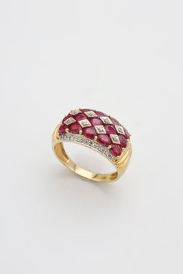 une bague en rubis et diamants, par van cleef