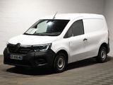 la photo d'une camionnette blanche garée dans un garage