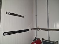 Deux étagères à barreaux, une étagère murale 200x80 cm envir… (photo 2)