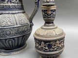 two vases that are sitting next to each other