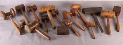 [ OUTILLAGE ] Important ensemble de marteaux et maillets en … - Photo 1