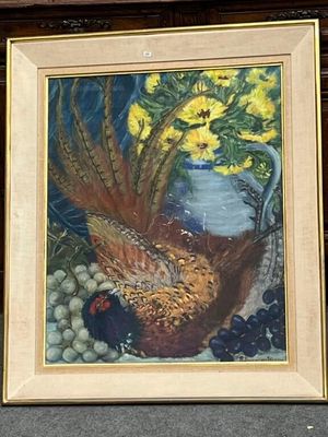 un tableau représentant un faisan et des fleurs dans un vase