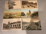 plusieurs vieilles cartes postales représentant une ville, surmontées d'une horloge