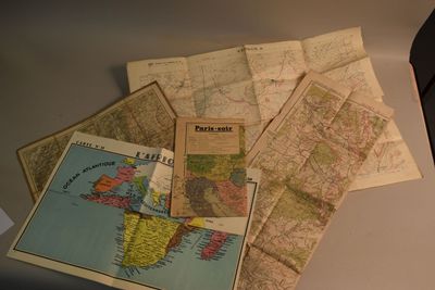 Fort lot de cartes anciennes dont: