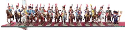 un grand nombre de figurines posées sur une table