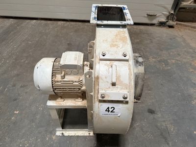l'image d'une machine installée dans un garage