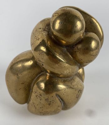 Bronze à patine dorée monogrammé C T numéroté 1/3