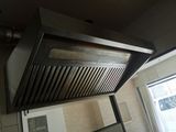 une photo d'une plaque de cuisson dans une cuisine