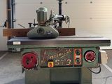 a machine that is sitting on a table in a garage