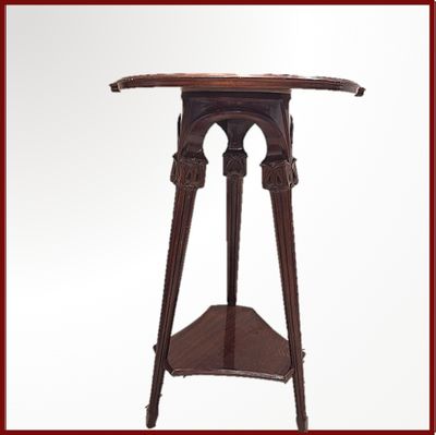 une image représentant une table en bois surmontée d'une étagère
