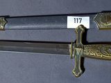 deux couteaux exposés sur une table