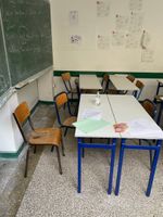 Ensemble des tables et chaises d'écoliers plateau bois struc… (photo 3)