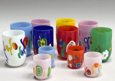 many different colored cups that are lined up together