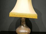l'image d'une lampe posée sur une table
