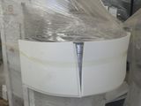 un gros tas de blocs de marbre blanc sur une palette