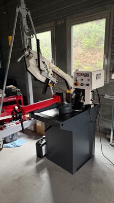 a machine that is sitting in a garage