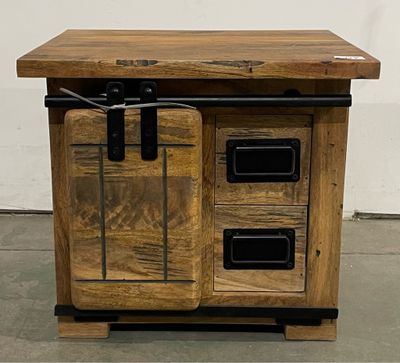une armoire en bois munie d'une porte et d'un tiroir
