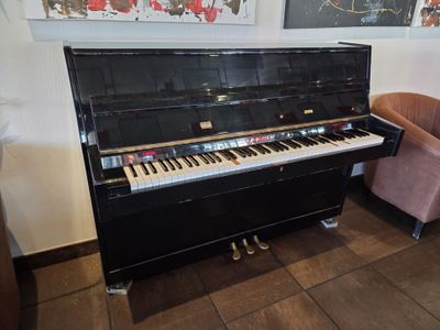 Piano droit Hansen ( des touches à restaurer )