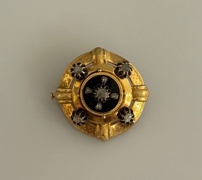 BROCHE en or jaune 18K (750 millièmes) de forme ronde ornée …
