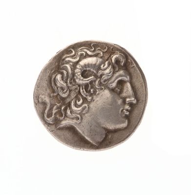 une vieille pièce sur laquelle figure le portrait d'une femme