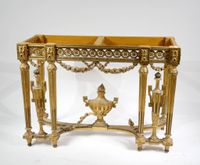 Console en bois richement sculpté et doré. (photo 3)