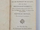 un livre ouvert avec un titre en noir et blanc