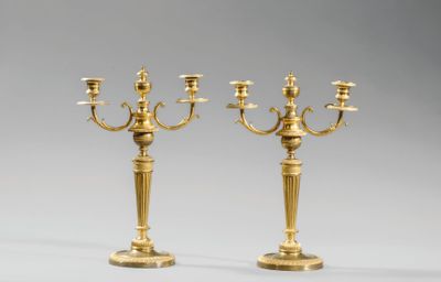paire de candélabres anciens en laiton avec bougeoirs