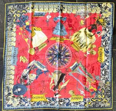 CHRISTIAN LACROIX. Carré en twill de soie imprimée à décor d…