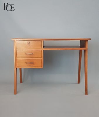 une image représentant un bureau sur lequel se trouve un tiroir