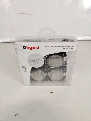une boîte contenant quelques verres