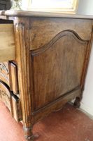 Commode dite arbalète en noyer mouluré sur bâti sapin, ouvra… (photo 4)