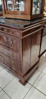 Commode à doucine en placage d'acajou Louis-Philippe. (photo 2)